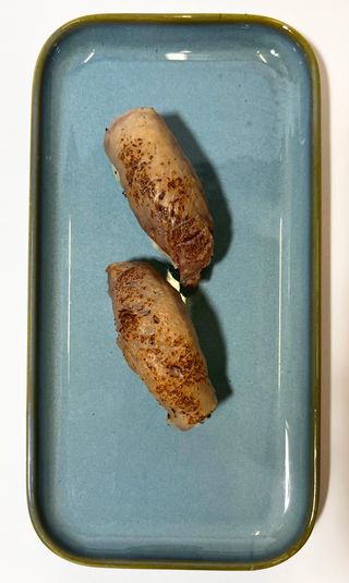 Nigiri tuńczyk opalany