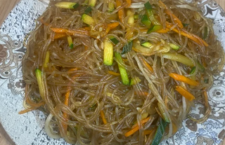 Spaghetti di soia con verdure蔬菜粉丝