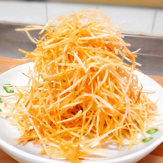 B9. Cartofi prăjiți subțiri 炸土豆丝