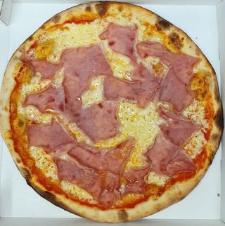 Pizza Con Embutido De Jamón (33 Cm.)