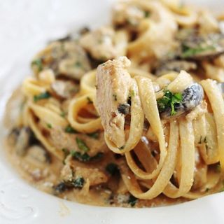 Penne Au Poulet À La Crème Aux Champignons