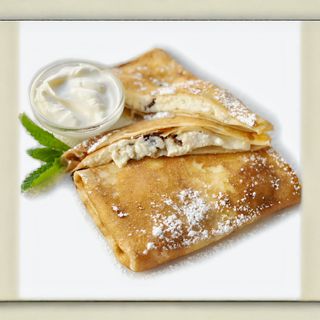 Naleśniki z serem na słodko i rodzynkami