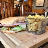 Bocadillo "Sándwich de Milanesa" con Patatas Fritas