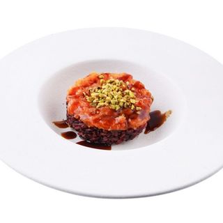 120.black salmone tartare 