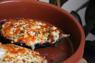 Berenjena rellena de atún