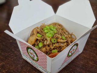 Spaghete cu legume si pui