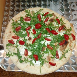 Crudo, rucola, grana e pomodorini