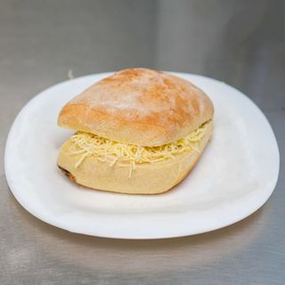 Sendvič sa žara sa pilećim prsima 