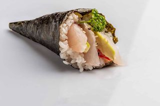 Temaki orata e avocado