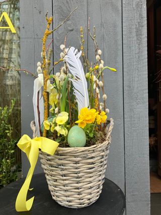 Wielkanocny ogródek w koszyczku 