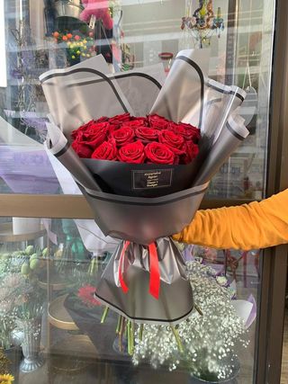 #16. 20 წითელი პრემიუმ ხარისხის ჰოლანდიური ვარდის თაიგული