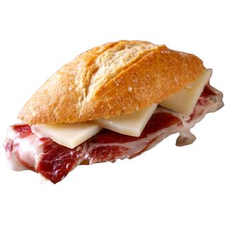 Bocadillo catalana con queso manchego