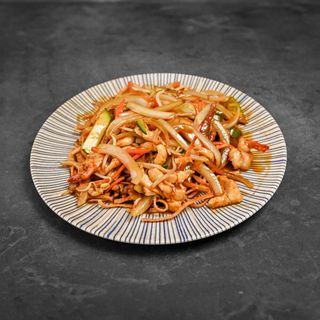 36. Tallarines fritos de la casa