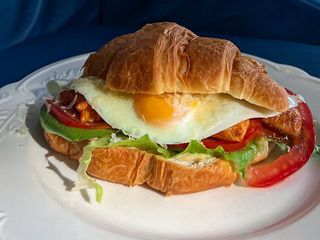 Круасан з куркою (200г)