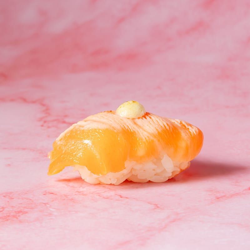 Nigiri de Salmón Aburi con  Mayonesa  De Wasabi (2 uds)