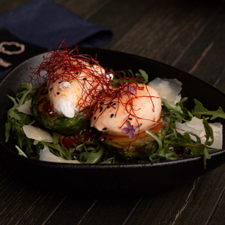 Авокадо гриль з яйцями пашот(400гр.)