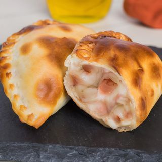 Empanada de Bacon Y Queso