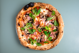 Pizza Prosciutto e Funghi