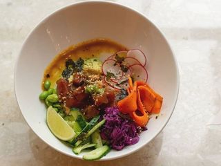 Poke bowl z tuńczykiem (340g)