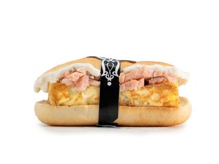 76. Tortilla de patatas, porchetta e salsa alioli