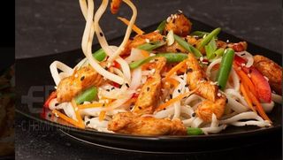 Удон з куркою і овочами (380г)