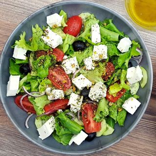 Sałatka z Fetą i kurczakiem