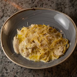 Паста з куркою та вершками