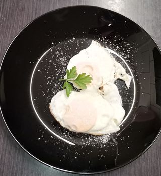 Ochiuri prăjite cu parmezan