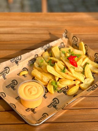 Frytki z salsą