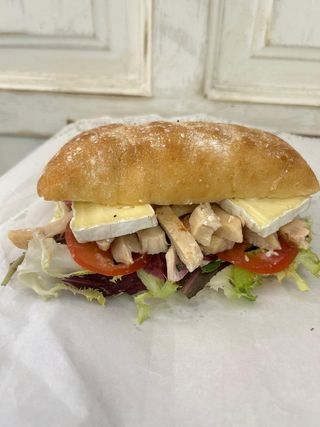 Sándwich Pan Cristal Con Pollo