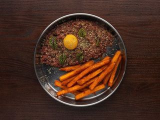 Тартар з телятини з бататом фрі (230g)