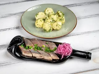 Оселедець матіас власного засолу з картоплею (100/200g)