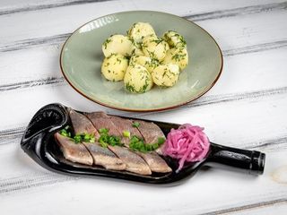 Оселедець матіас власного засолу з картоплею (100/200g)