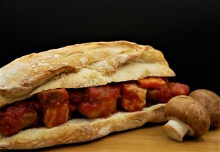 Bocadillo De Magro Con Tomate