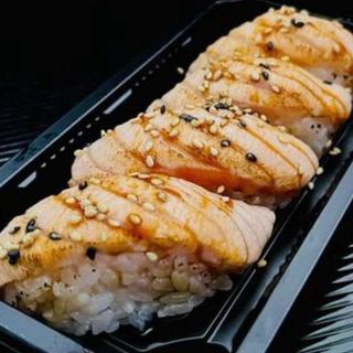 Nigiri com braseado 4 pcs