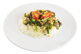 35. Пържен ориз с черни гъби, зеленчуци и яйца (800г)