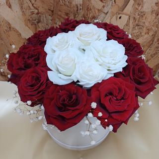Boite en cuire roses rouges et blanc 