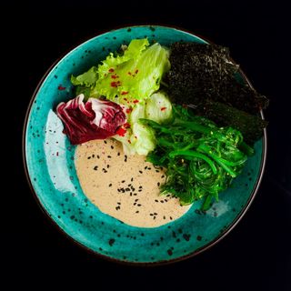 Салат Чука з горіховим соусом