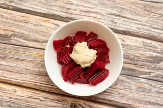 Salata de sfecla rosie cu hrean