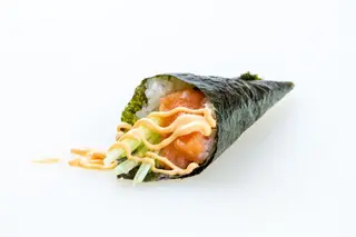 76 Temaki salmone spicy