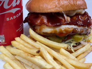 Win Burger Con Patatas Y Bebida