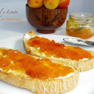 Tostada De Mermelada De Albaricoque