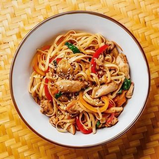 Udon Frito Con Pollo  