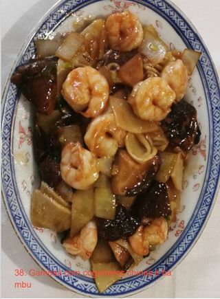 38 Gambas com cogumelos chinês e bambú