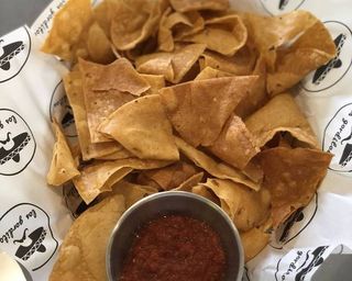 Nachosy Solo + 1 Salsa