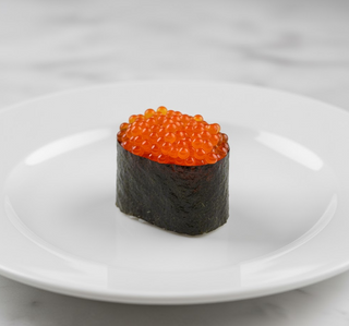 Gunkan de salmón ikura 2 pzs.