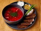 Борщ із салом та чорним хлібом (500г)