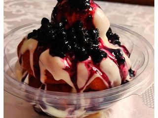 Papanasi cu dulceata de afine