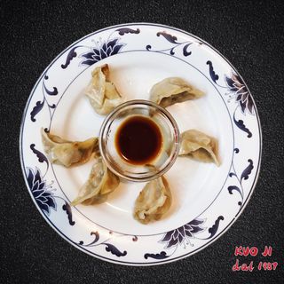 8  -Ravioli di erba cipollina cinese brasati  (non vegetariano)- 6 pezzi