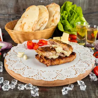 Punjeni pileći otkošteni batak u maramici - porcija